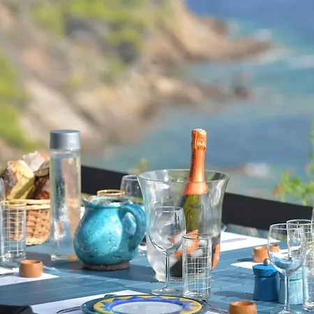 Villa 6 Chambres, Vue Sur 180°,plage Privee. Cavalaire-sur-Mer