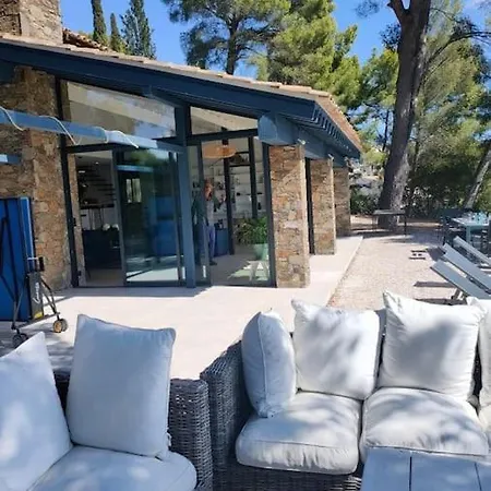 6 Chambres, Vue Sur 180°,plage Privee. Villa Cavalaire-sur-Mer