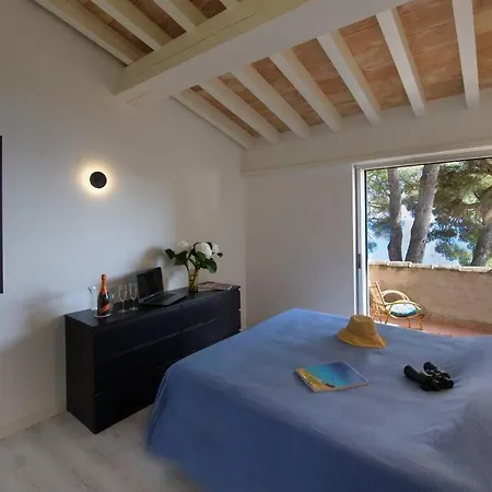6 Chambres, Vue Sur 180°,plage Privee. Villa *