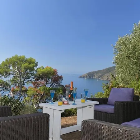 Villa 6 Chambres, Vue Sur 180°,plage Privee.