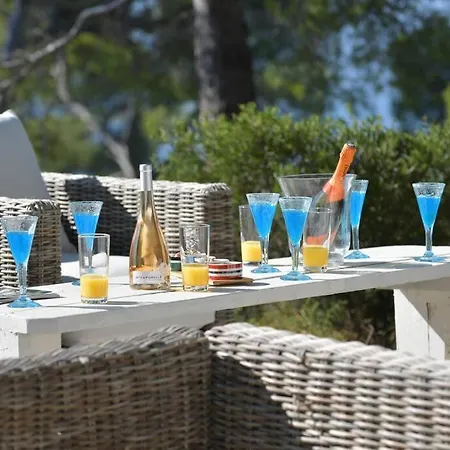 6 Chambres, Vue Sur 180°,plage Privee. Villa Cavalaire-sur-Mer