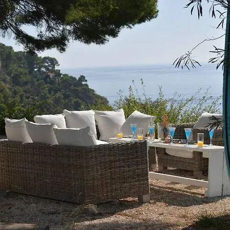 Villa 6 Chambres, Vue Sur 180°,plage Privee. *